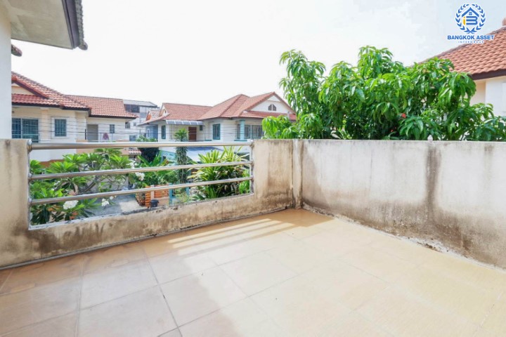 *****บ้านแฝดมือสองย่านนนทบุรี ม.สวัสดี ซอยสามัคคีร่วมใจ เนื้อที่กว้างขวางมากถึง 35 ตร.ว.  ฟังก์ชัน 3 ห้องนอน 2 ห้องน้ำ ที่จอดรถ 1 คัน บนทำเลแห่งการเดินทาง ใกล้รถไฟฟ้าสายสีม่วง "สถานีตลาดบางใหญ่" และทางด่วน "ศรีรัช"